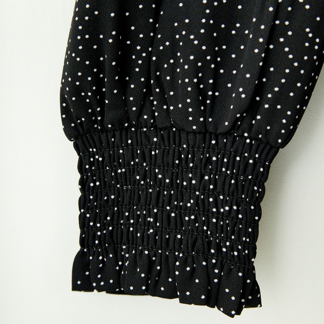 Jf Ready Made [ジェイエフレディメイド] シャーリングネック アソートブラウス [3010302] 077 ｸﾛ/ｼﾛ