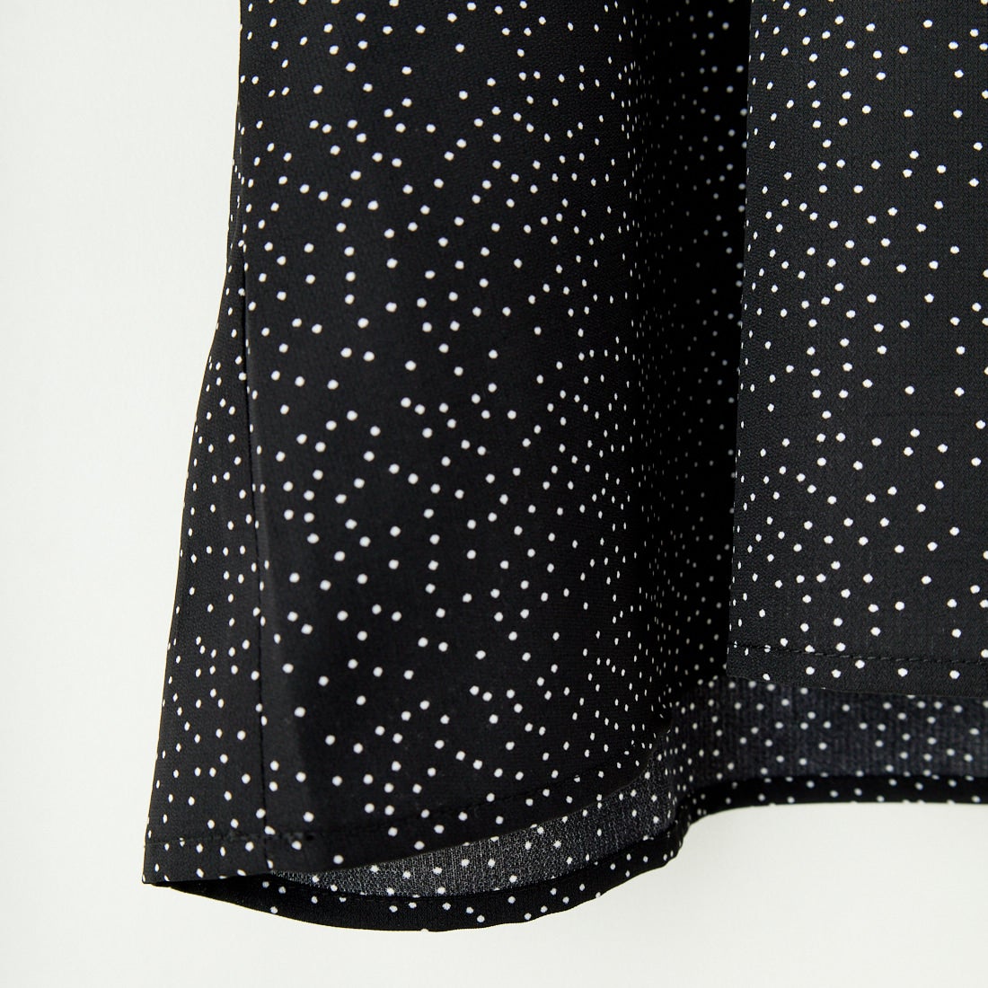 Jf Ready Made [ジェイエフレディメイド] シャーリングネック アソートブラウス [3010302] 077 ｸﾛ/ｼﾛ