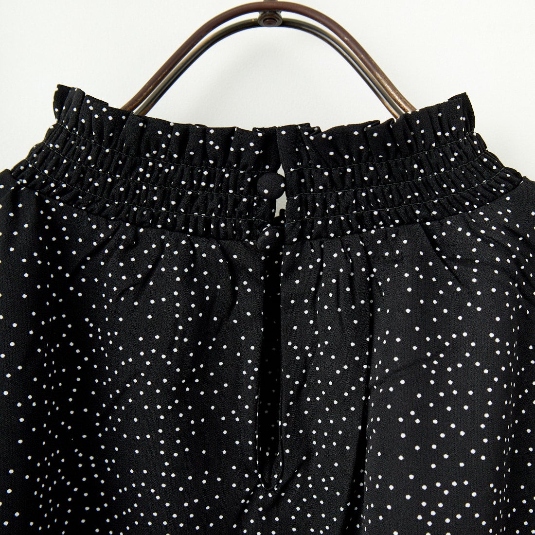 Jf Ready Made [ジェイエフレディメイド] シャーリングネック アソートブラウス [3010302] 077 ｸﾛ/ｼﾛ