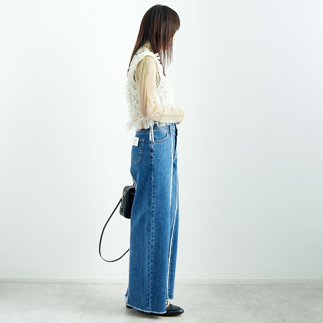 CHIGNON [シニヨン] チュールシアータンクトップ [1546-520NH] O.WHITE &&モデル身長：167cm 着用サイズ：F&&