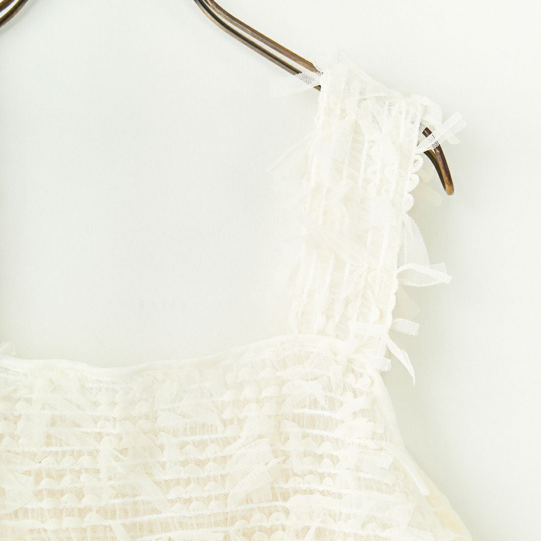 CHIGNON [シニヨン] チュールシアータンクトップ [1546-520NH] O.WHITE