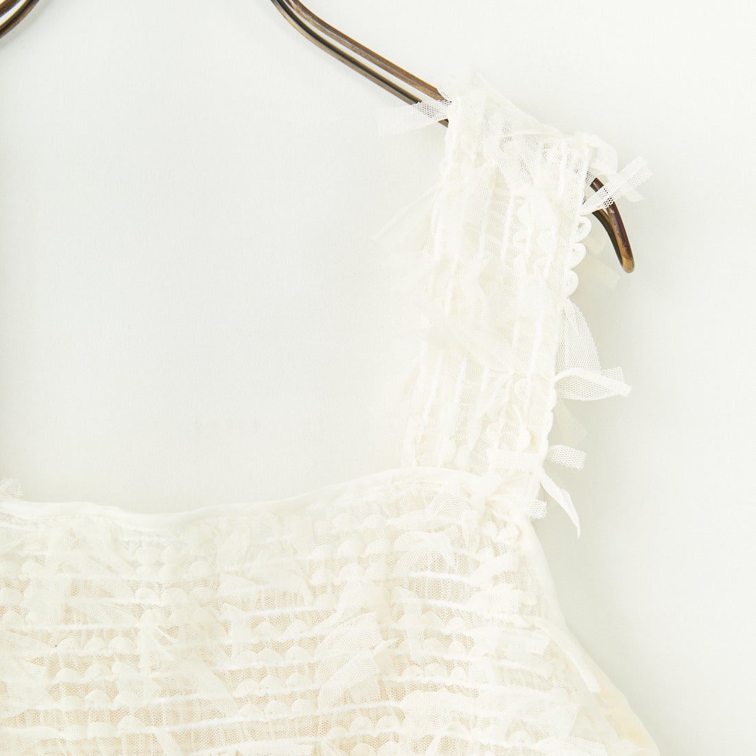 CHIGNON [シニヨン] チュールシアータンクトップ [1546-520NH] O.WHITE