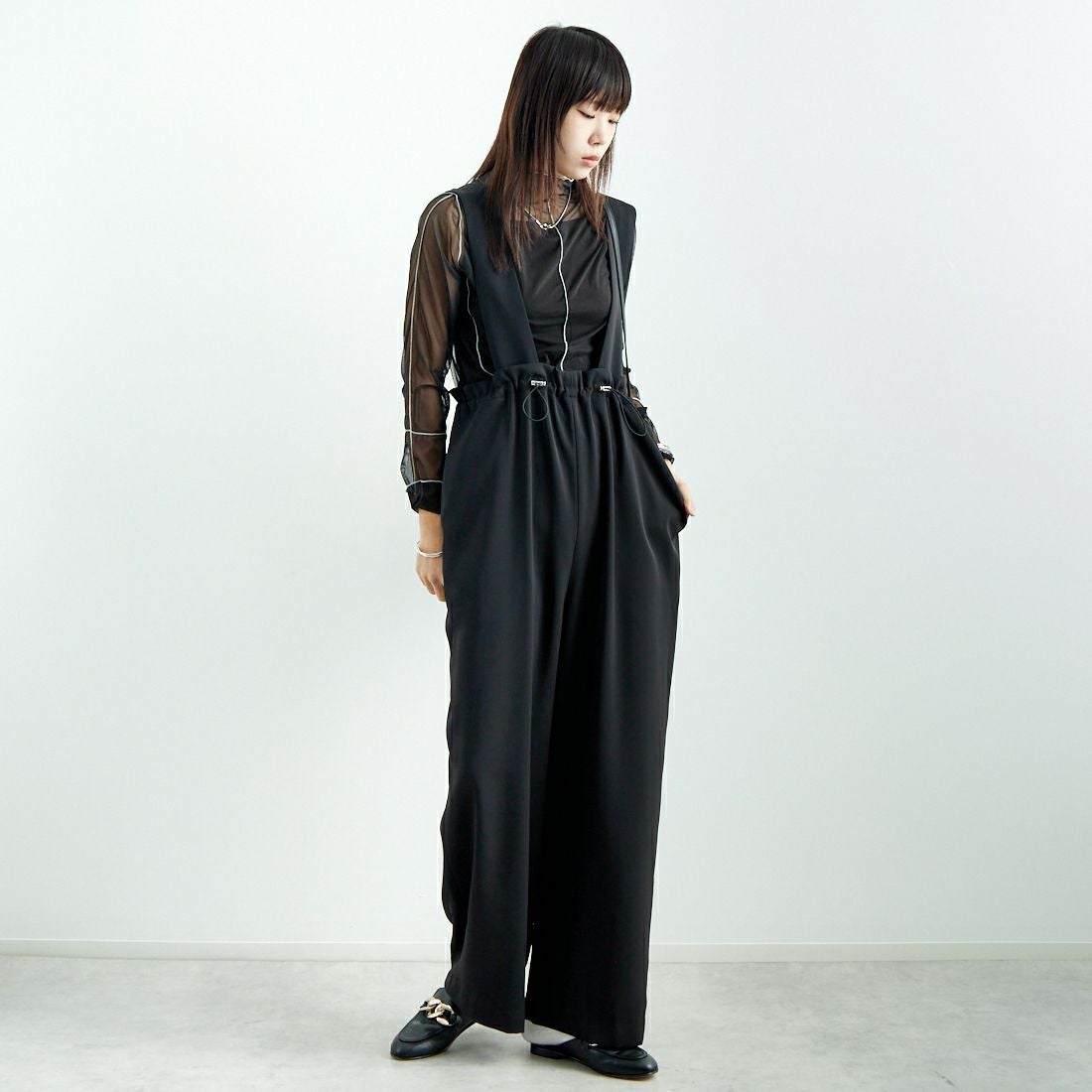 CHIGNON [シニヨン] ドロストデザインサロペット [3246-466KK] BLACK &&モデル身長：167cm 着用サイズ：F&&