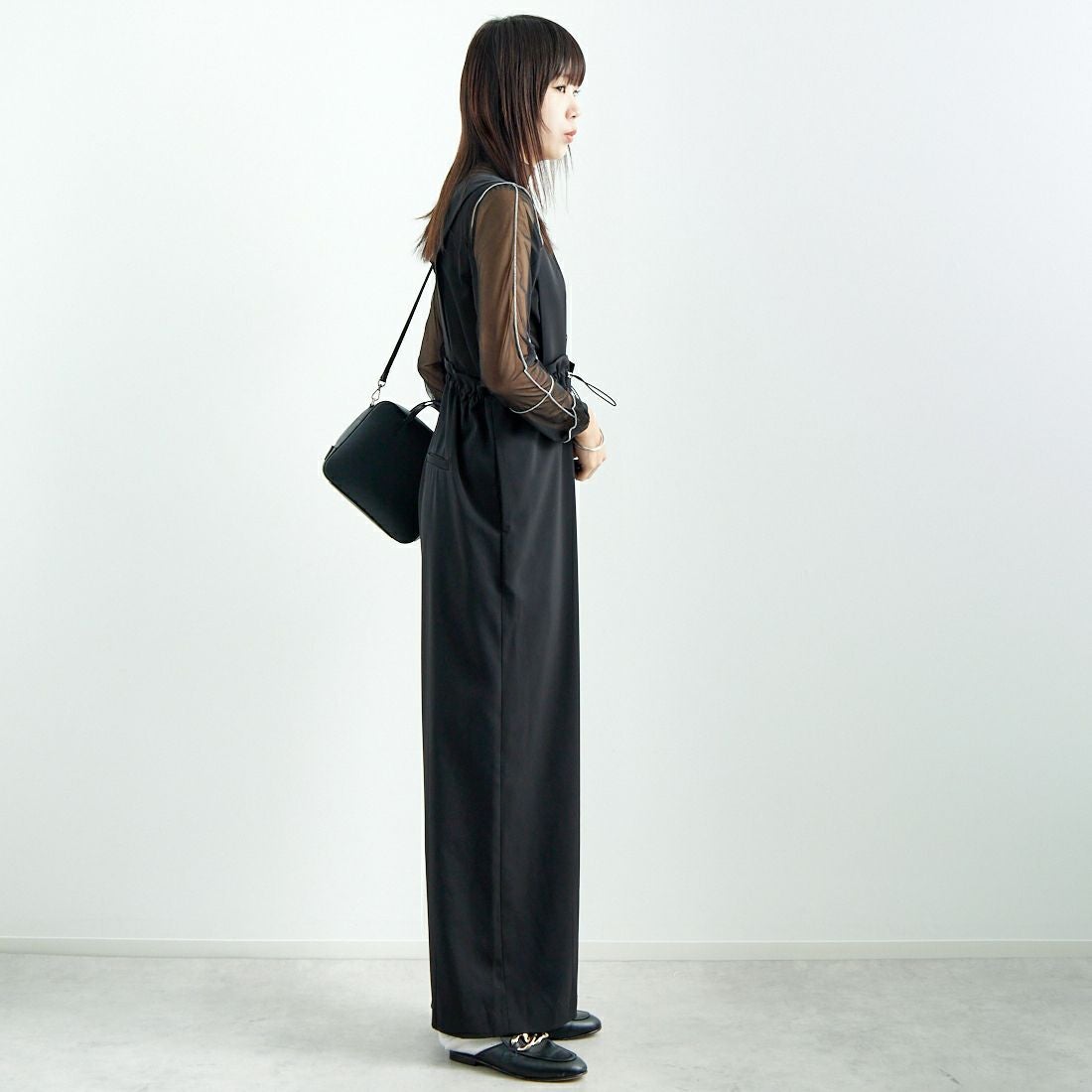 CHIGNON [シニヨン] ドロストデザインサロペット [3246-466KK] BLACK &&モデル身長：167cm 着用サイズ：F&&