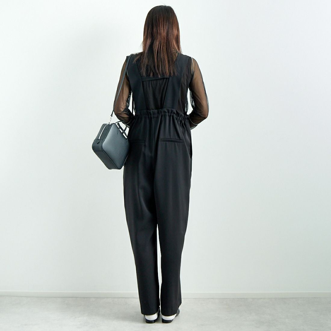 CHIGNON [シニヨン] ドロストデザインサロペット [3246-466KK] BLACK &&モデル身長：167cm 着用サイズ：F&&