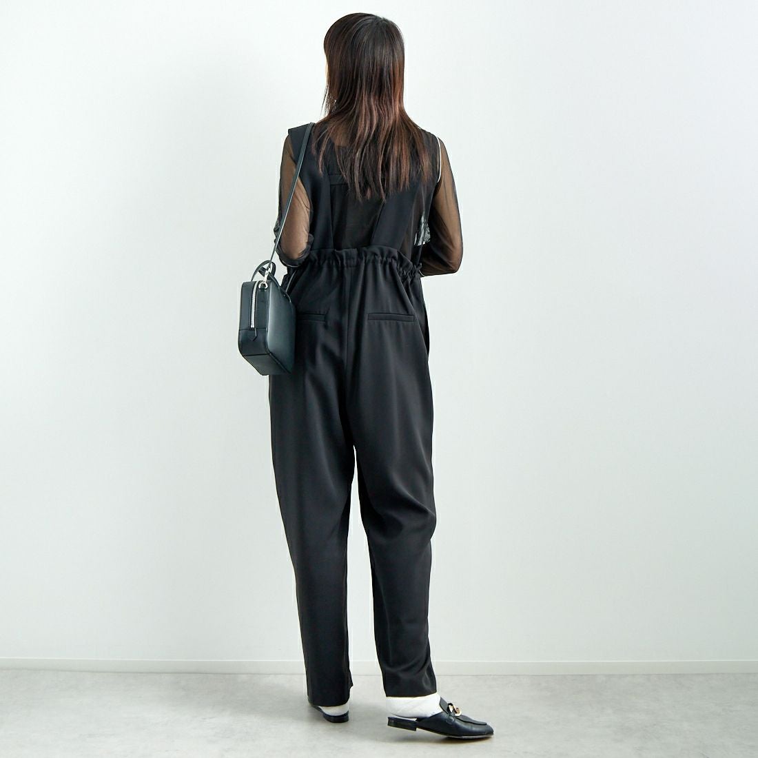 CHIGNON [シニヨン] ドロストデザインサロペット [3246-466KK] BLACK &&モデル身長：167cm 着用サイズ：F&&