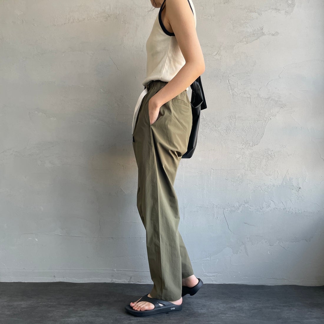GRAMiCCi [グラミチ] 別注 エブリデイ ナイロンパンツ [GUP5-S2034-JF] OLIVE &&モデル身長：160cm 着用サイズ：S&&
