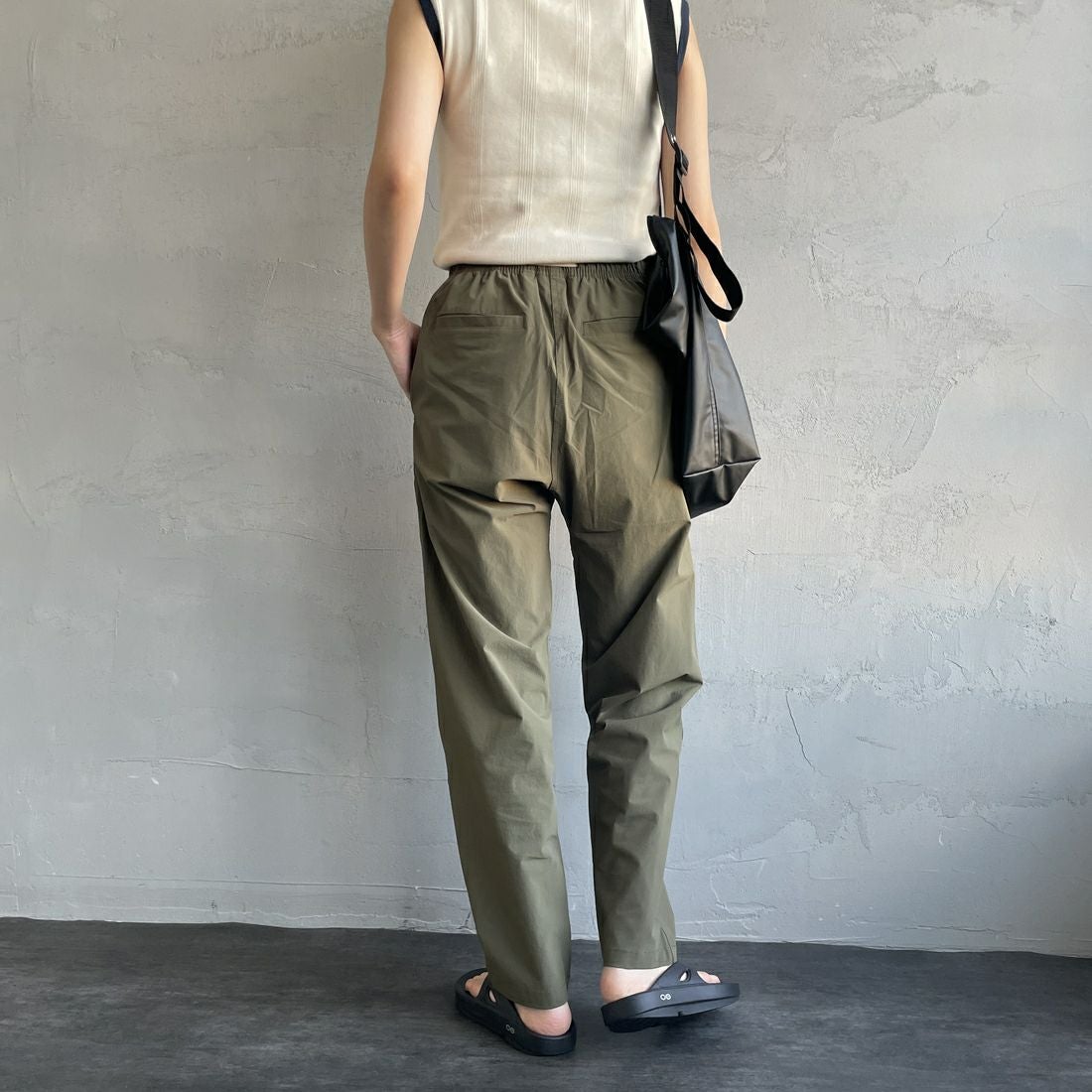 GRAMiCCi [グラミチ] 別注 エブリデイ ナイロンパンツ [GUP5-S2034-JF] OLIVE &&モデル身長：160cm 着用サイズ：S&&