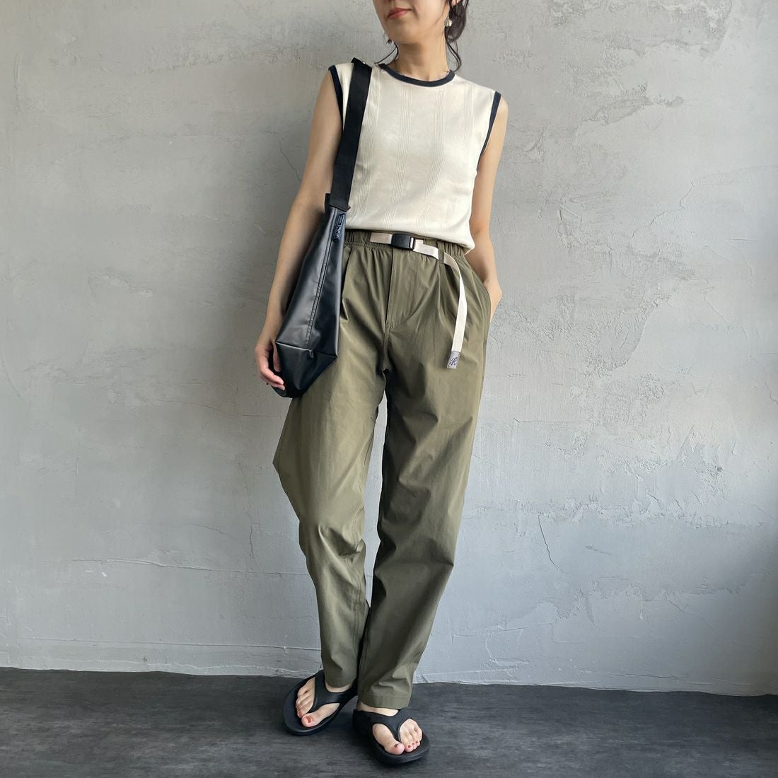 GRAMiCCi [グラミチ] 別注 エブリデイ ナイロンパンツ [GUP5-S2034-JF] OLIVE &&モデル身長：160cm 着用サイズ：S&&