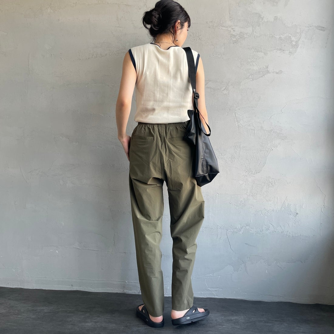 GRAMiCCi [グラミチ] 別注 エブリデイ ナイロンパンツ [GUP5-S2034-JF] OLIVE &&モデル身長：160cm 着用サイズ：S&&