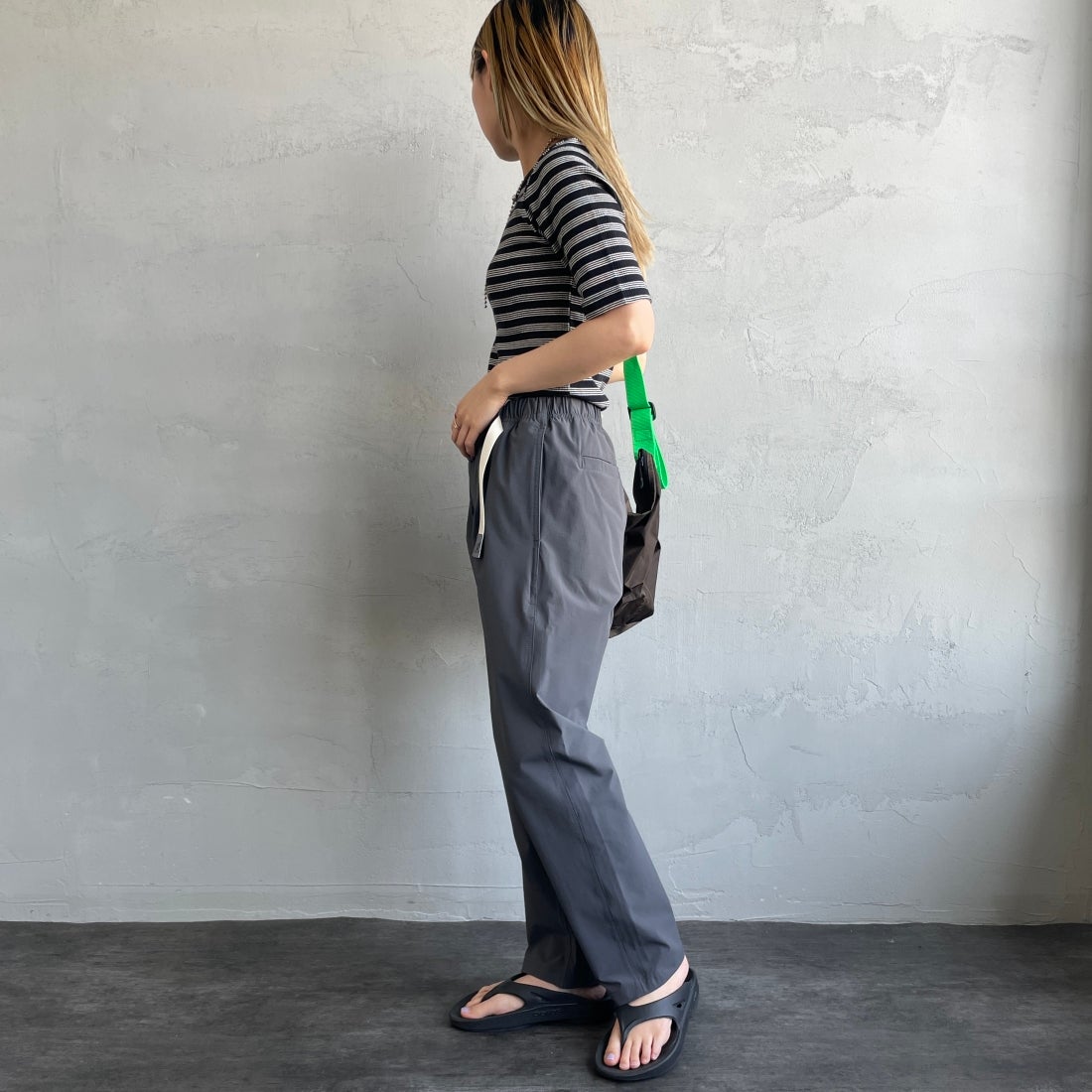 GRAMiCCi [グラミチ] 別注 エブリデイ ナイロンパンツ [GUP5-S2034-JF] GRAY &&モデル身長：156cm 着用サイズ：S&&