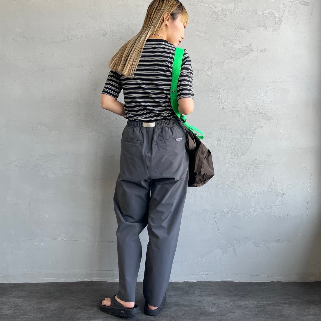 GRAMiCCi [グラミチ] 別注 エブリデイ ナイロンパンツ [GUP5-S2034-JF] GRAY &&モデル身長：156cm 着用サイズ：S&&