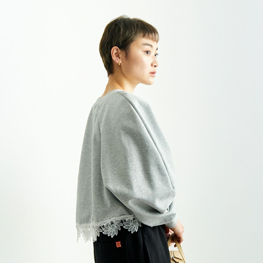 USINE [ユジーヌ] 裾レース裏毛スウェット [2510802] GRAY &&モデル身長：160cm 着用サイズ：F&&