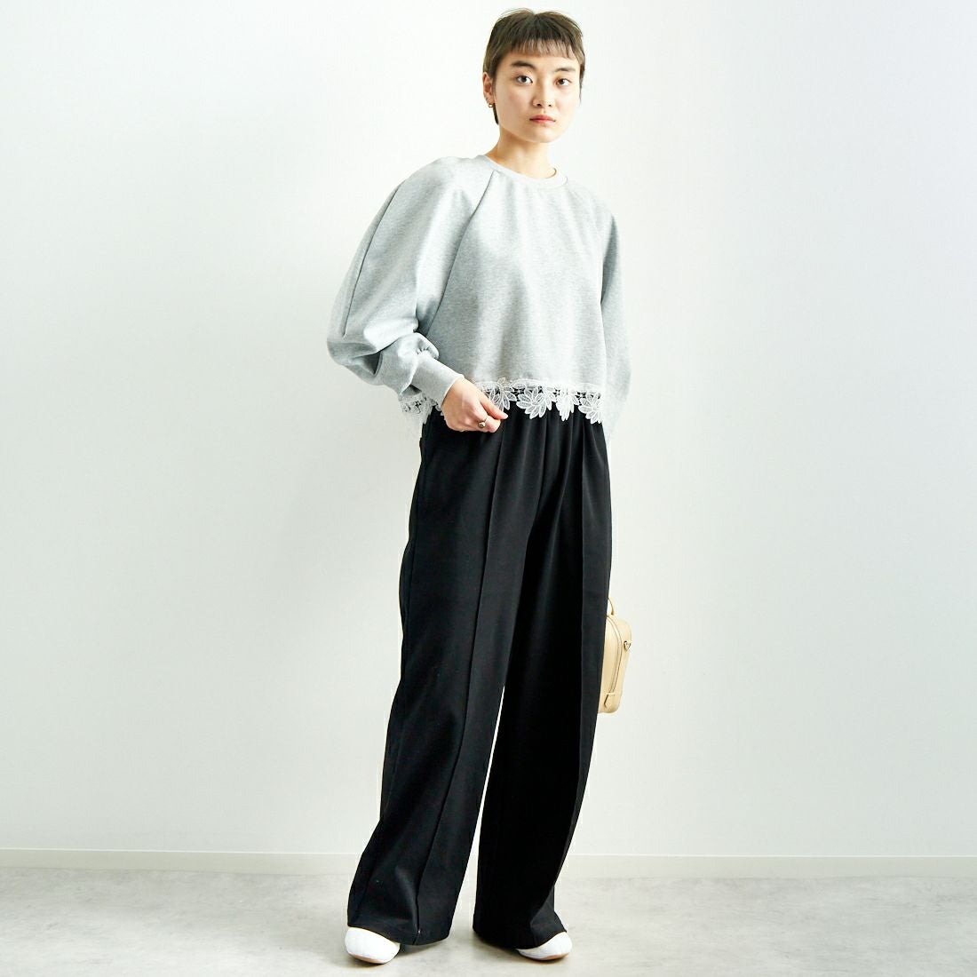 USINE [ユジーヌ] 裾レース裏毛スウェット [2510802] GRAY &&モデル身長：160cm 着用サイズ：F&&