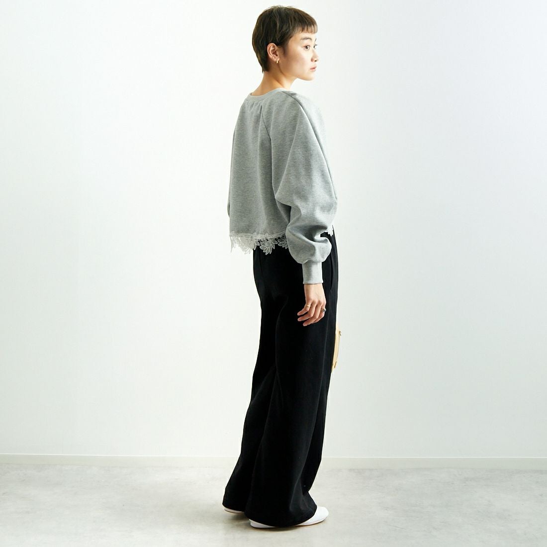 USINE [ユジーヌ] 裾レース裏毛スウェット [2510802] GRAY &&モデル身長：160cm 着用サイズ：F&&