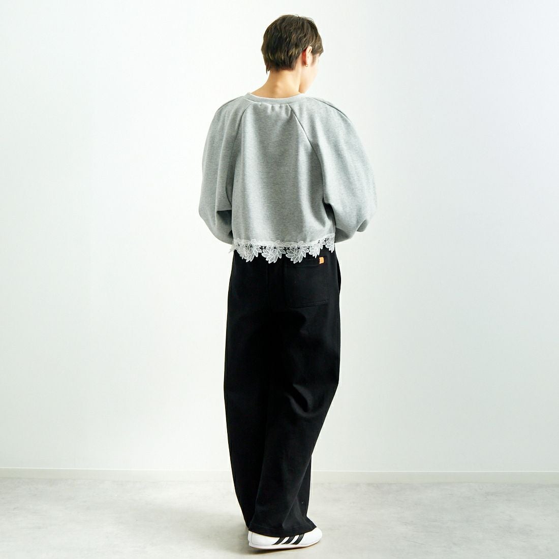 USINE [ユジーヌ] 裾レース裏毛スウェット [2510802] GRAY &&モデル身長：160cm 着用サイズ：F&&