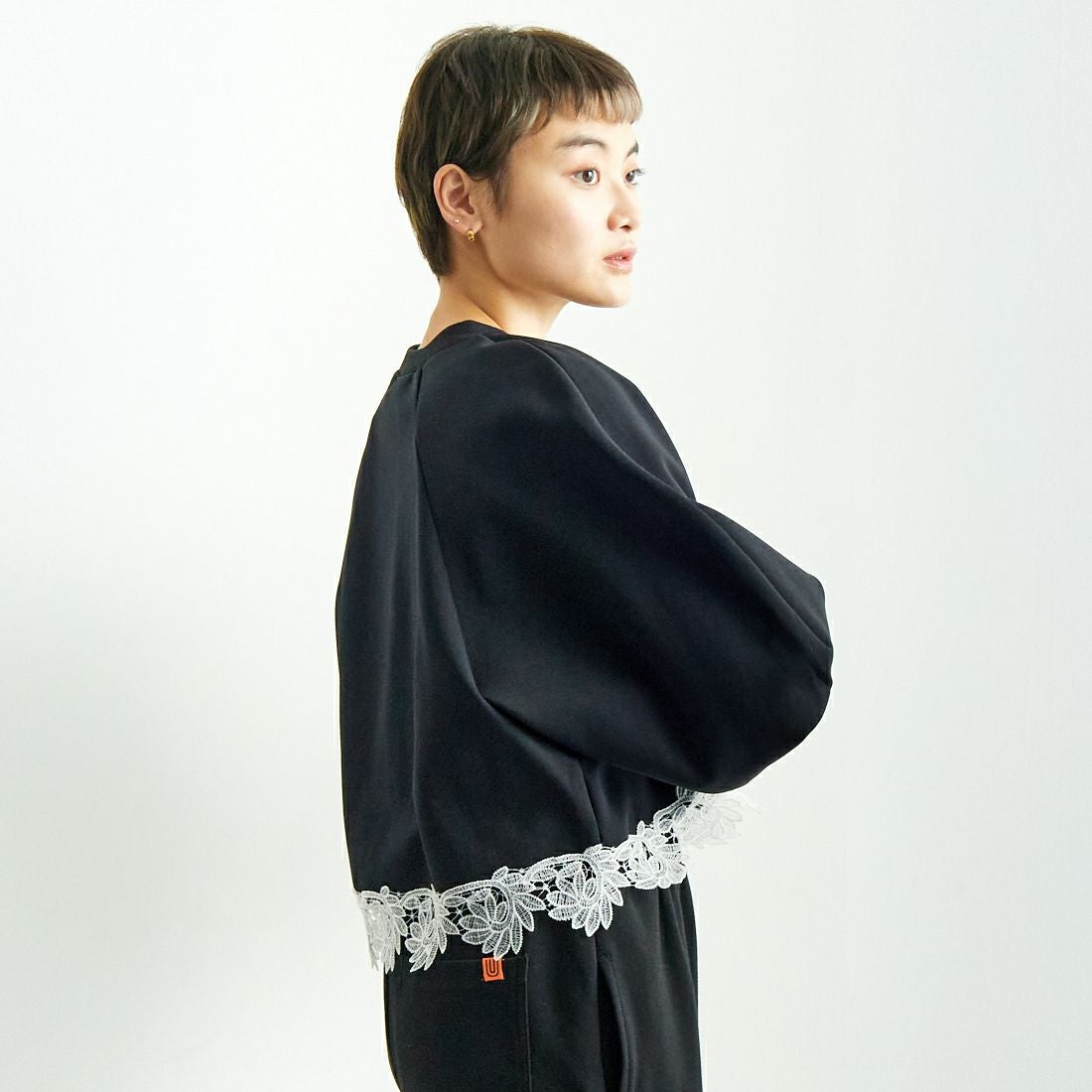 USINE [ユジーヌ] 裾レース裏毛スウェット [2510802] BLACK &&モデル身長：160cm 着用サイズ：F&&