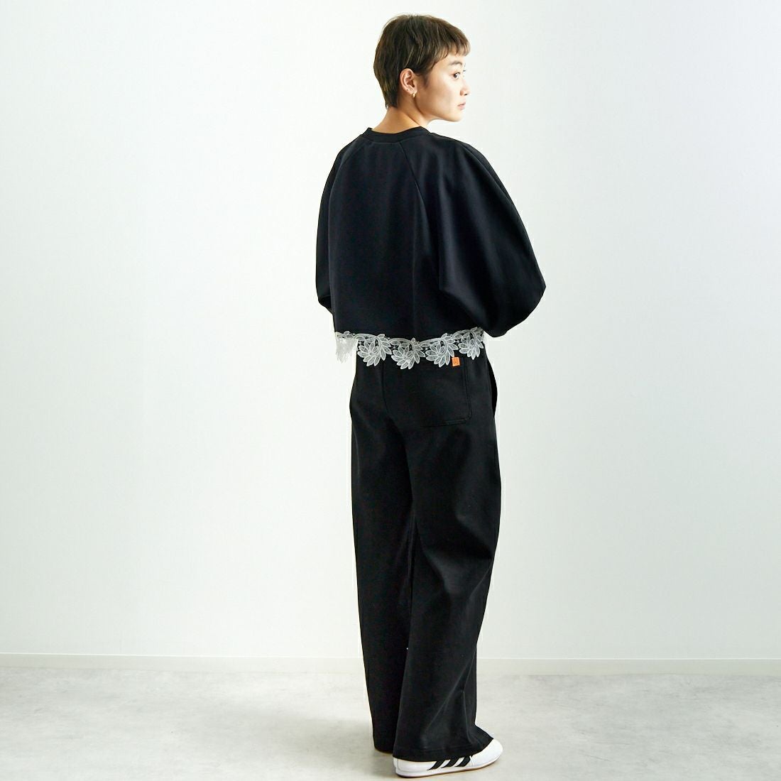 USINE [ユジーヌ] 裾レース裏毛スウェット [2510802] BLACK &&モデル身長：160cm 着用サイズ：F&&