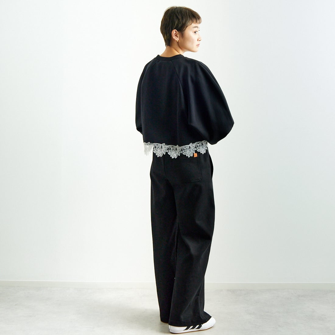 USINE [ユジーヌ] 裾レース裏毛スウェット [2510802] BLACK &&モデル身長：160cm 着用サイズ：F&&