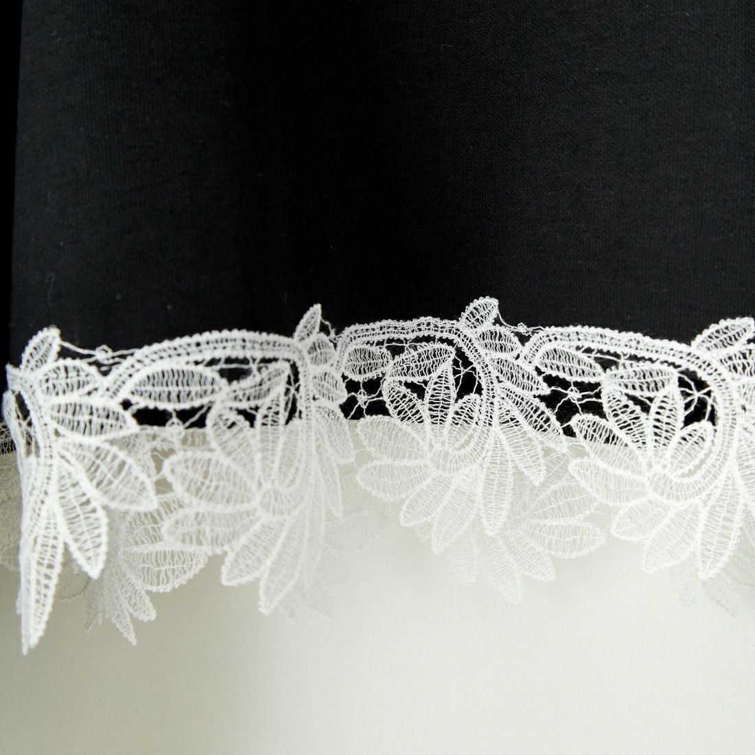 USINE [ユジーヌ] 裾レース裏毛スウェット [2510802] BLACK