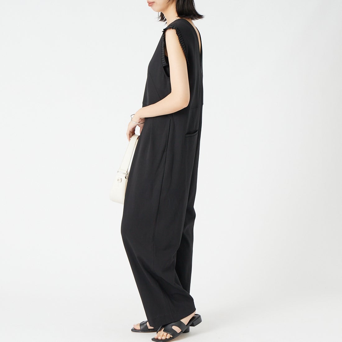 USINE [ユジーヌ] プリーツオールインワン [2510804] BLACK &&モデル身長：162cm 着用サイズ：F&&