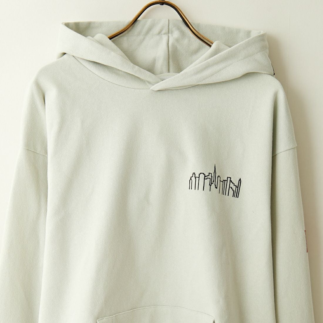 MANHATTAN PORTAGE [マンハッタンポーテージ] 別注 フードロゴ刺繍 スウェットパーカー [23FWMP-IN42-JF] GRAY