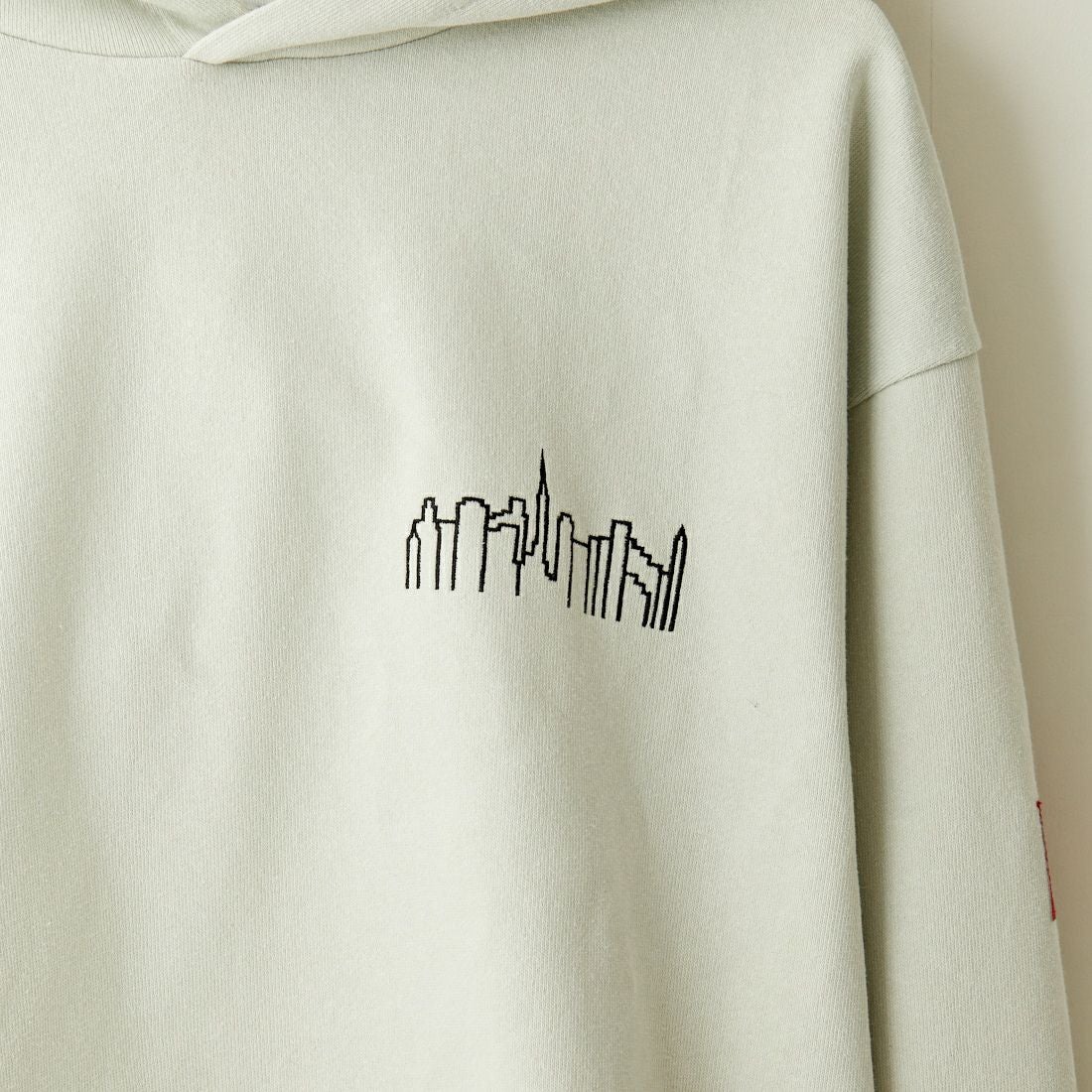 MANHATTAN PORTAGE [マンハッタンポーテージ] 別注 フードロゴ刺繍 スウェットパーカー [23FWMP-IN42-JF] GRAY