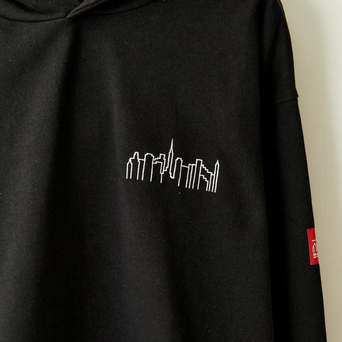 MANHATTAN PORTAGE [マンハッタンポーテージ] 別注 フードロゴ刺繍 スウェットパーカー [23FWMP-IN42-JF] BLACK