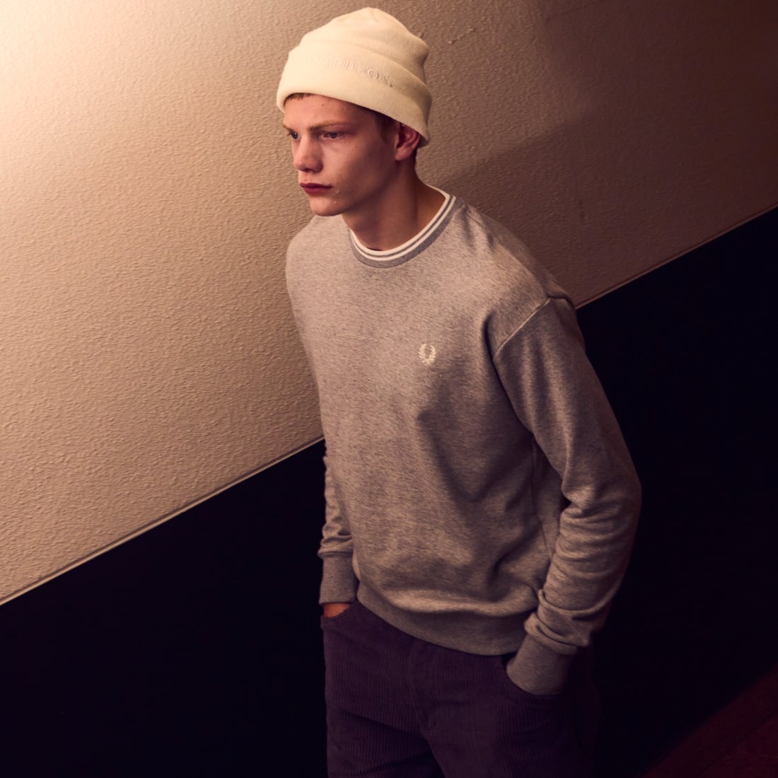 FRED PERRY [フレッドペリー] 別注 ツインティップライン ワンポイントロゴ刺繍クルーネックスウェット [FPM-24A-004-JF] STEEL MARL