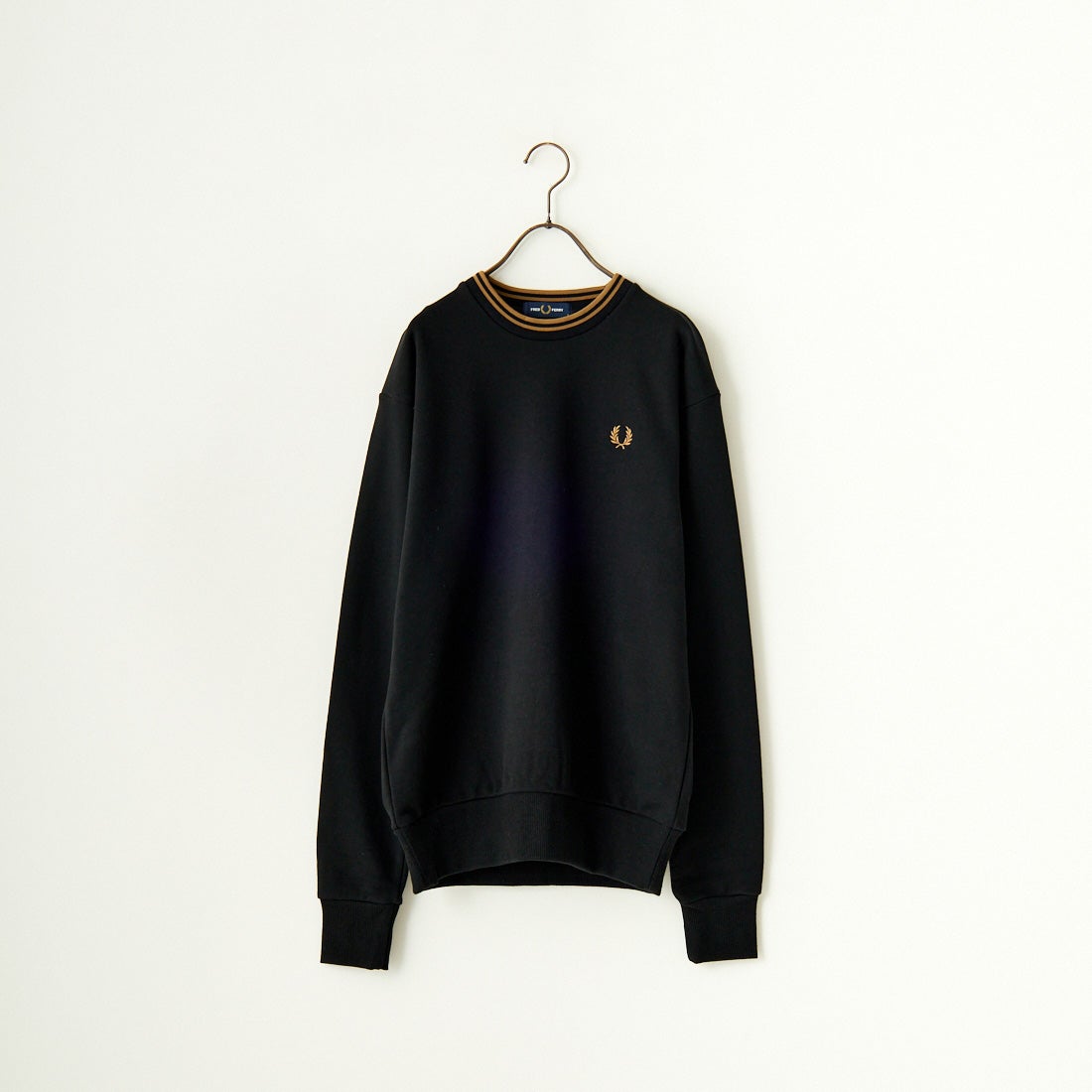 FRED PERRY [フレッドペリー] 別注 ツインティップライン ワンポイントロゴ刺繍クルーネックスウェット [FPM-24A-004-JF] BLACK