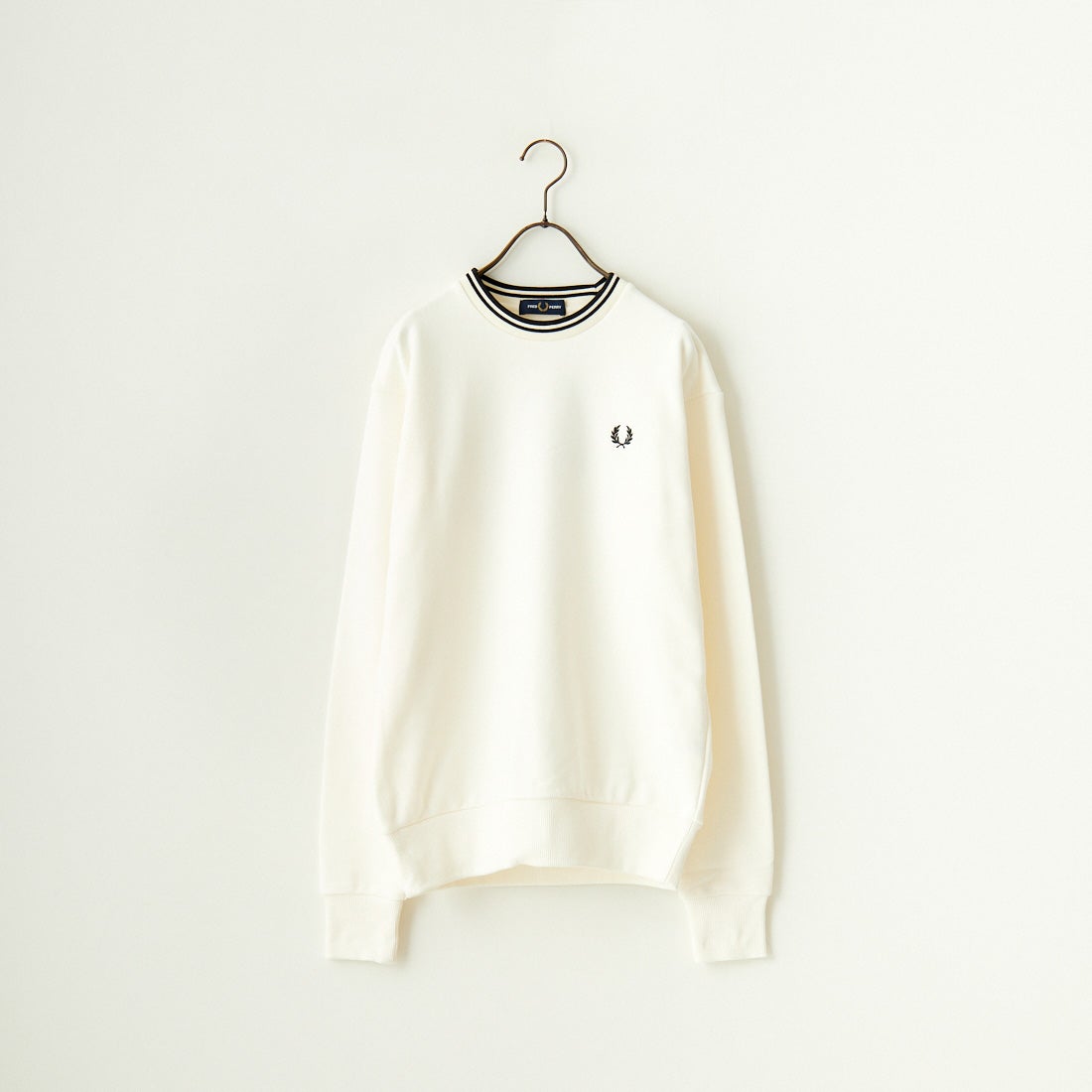 FRED PERRY [フレッドペリー] 別注 ツインティップライン ワンポイントロゴ刺繍クルーネックスウェット [FPM-24A-004-JF] ECRU