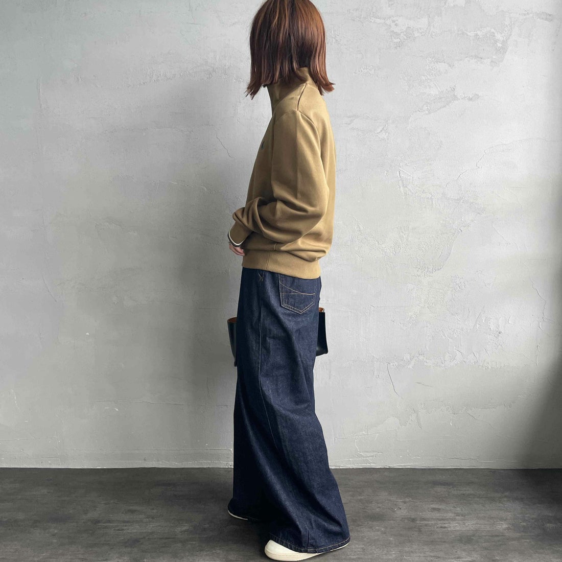 FRED PERRY [フレッドペリー] ワンポイントロゴ刺繍 ハーフジップスウェット [M3574] Z60 SHADED &&モデル身長：158cm 着用サイズ：S&&