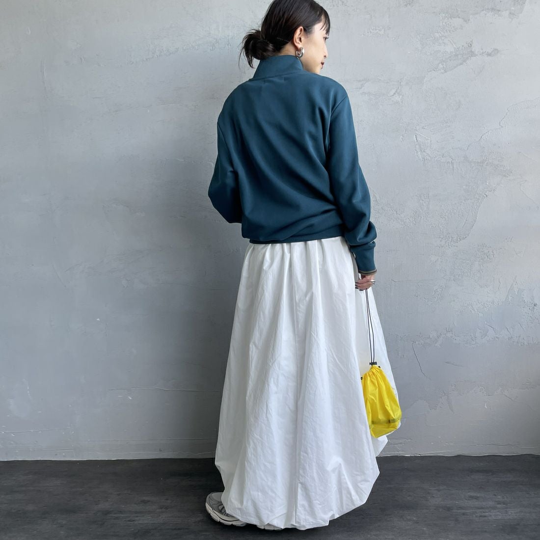 FRED PERRY [フレッドペリー] ワンポイントロゴ刺繍 ハーフジップスウェット [M3574] Z48 DARKPE &&モデル身長：150cm 着用サイズ：S&&