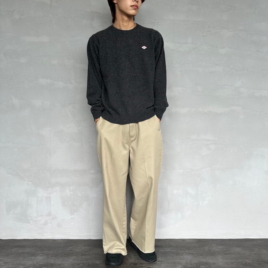 DANTON [ダントン] クルーネックプルオーバーニット [DT-D0028LMW] CARBON &&モデル身長：179cm 着用サイズ：40&&