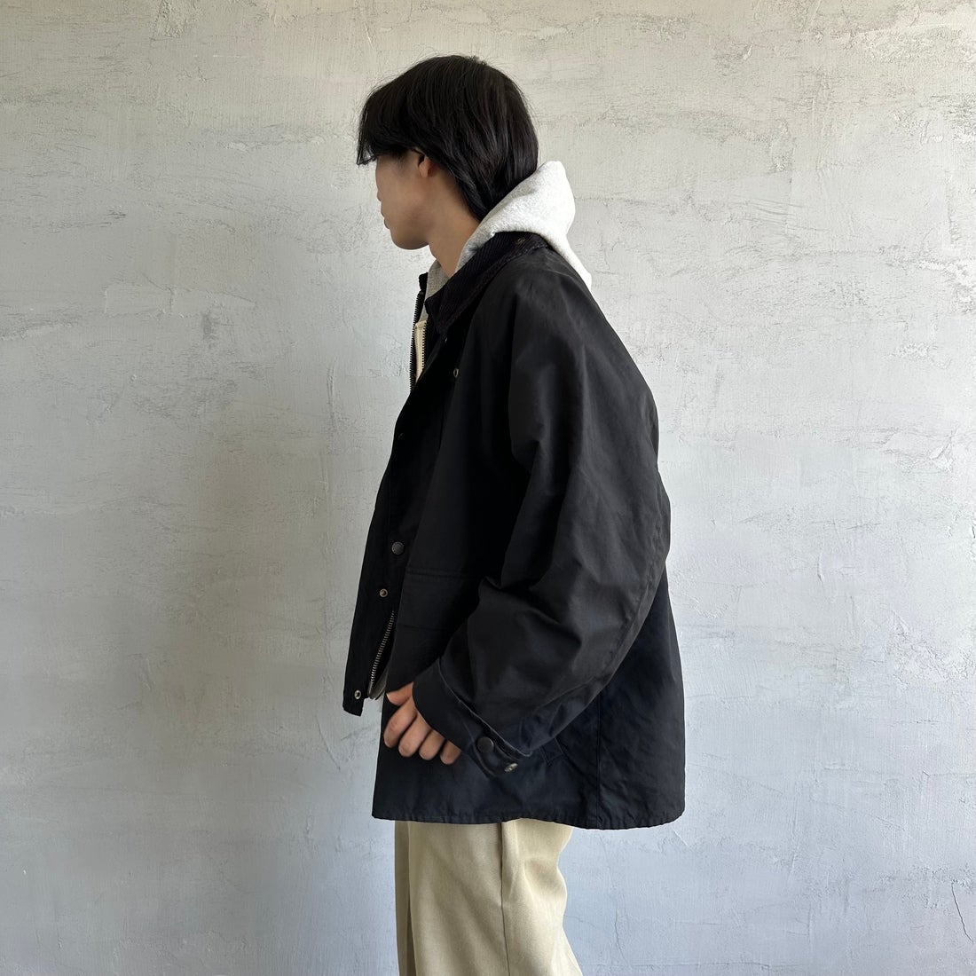 Barbour [バブアー] 別注 BORROWDALE ボロウデイルジャケット [MCAS148-JF] BLACK &&モデル身長：179cm 着用サイズ：46&&