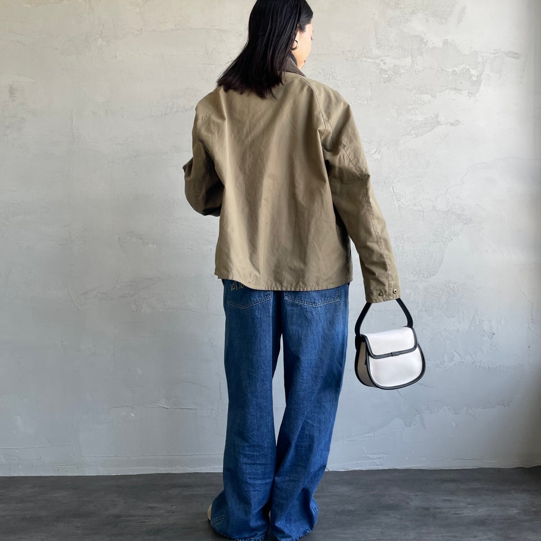 Barbour [バブアー] 別注 BORROWDALE ボロウデイルジャケット [MCAS148-JF] BEIGE&&モデル身長：163cm 着用サイズ：36&&