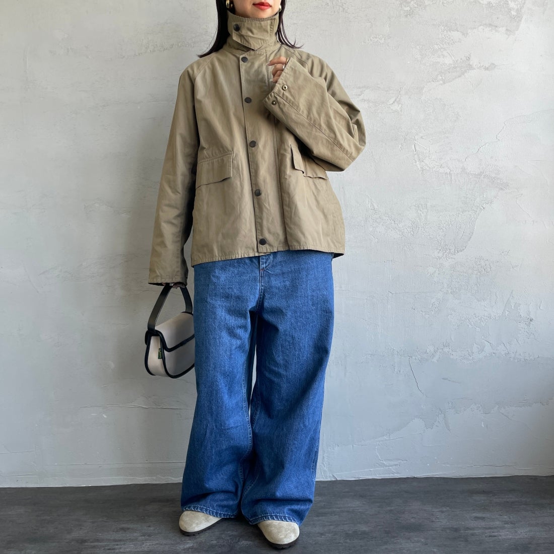 Barbour [バブアー] 別注 BORROWDALE ボロウデイルジャケット [MCAS148-JF] BEIGE&&モデル身長：163cm 着用サイズ：36&&