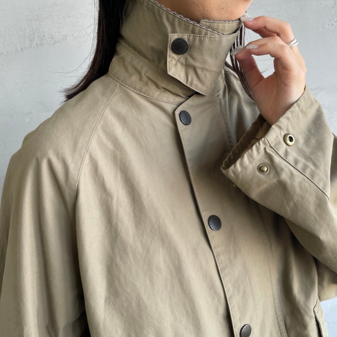 Barbour [バブアー] 別注 BORROWDALE ボロウデイルジャケット [MCAS148-JF] BEIGE&&モデル身長：163cm 着用サイズ：36&&