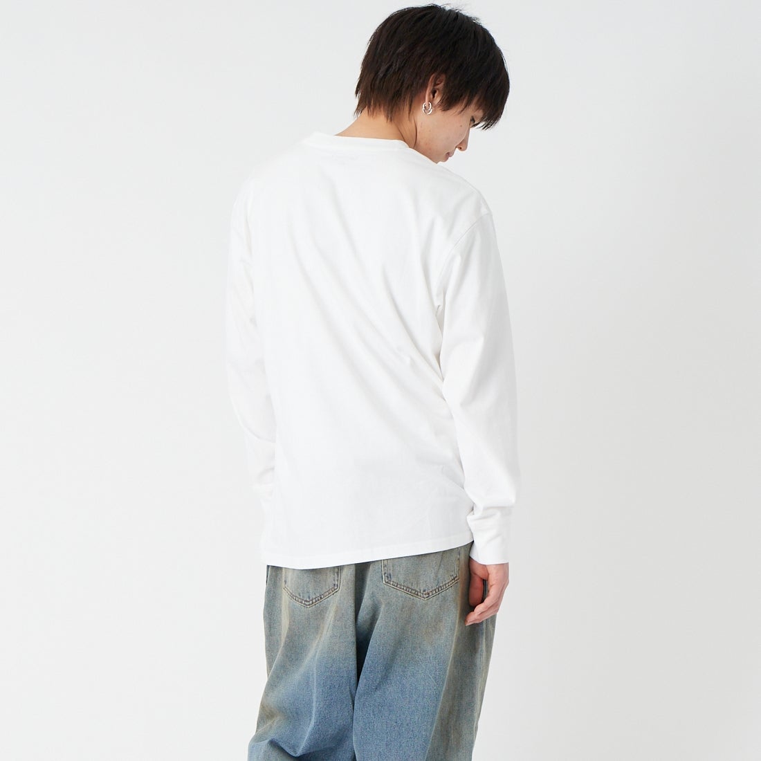 carhartt WIP [カーハートダブリューアイピー] ロングスリーブアメリカンスクリプトTシャツ [I029955] WHITE &&モデル身長：177cm 着用サイズ：M&&