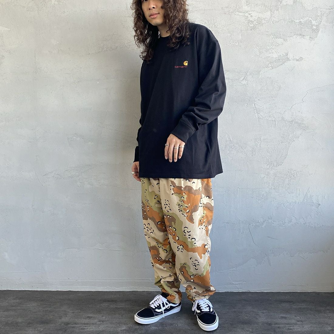 carhartt WIP [カーハートダブリューアイピー] ロングスリーブアメリカンスクリプトTシャツ [I029955] BLACK &&モデル身長：173cm 着用サイズ：L&&
