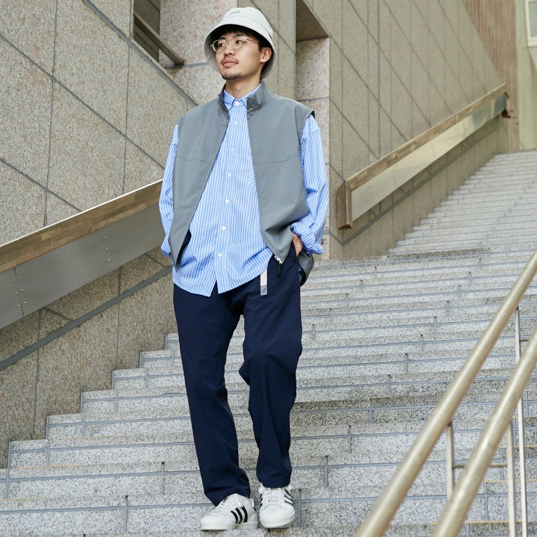 GRAMiCCi [グラミチ] 別注 エブリデイ ナイロンパンツ [GUP5-S2034-JF] NAVY &&モデル身長：168cm 着用サイズ：M&&