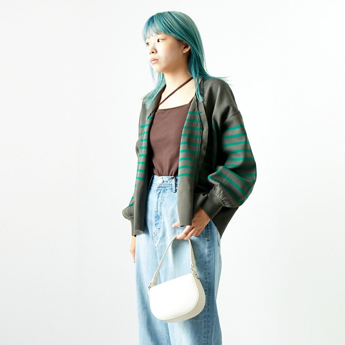 Maison de L'allure [メゾン ドゥ ラリュール] 金ボタン Vネックカーディガン [M24131018] 52 CHR/GRN &&モデル身長：167cm 着用サイズ：F&&