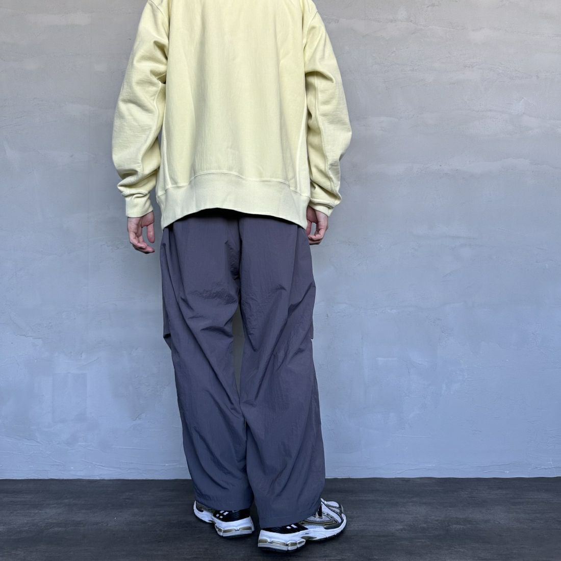 umbro [アンブロ] 別注 トレーニングナイロンパンツ [KBT58-NK-PT6-JF] GRAY &&モデル身長：168cm 着用サイズ：L&&