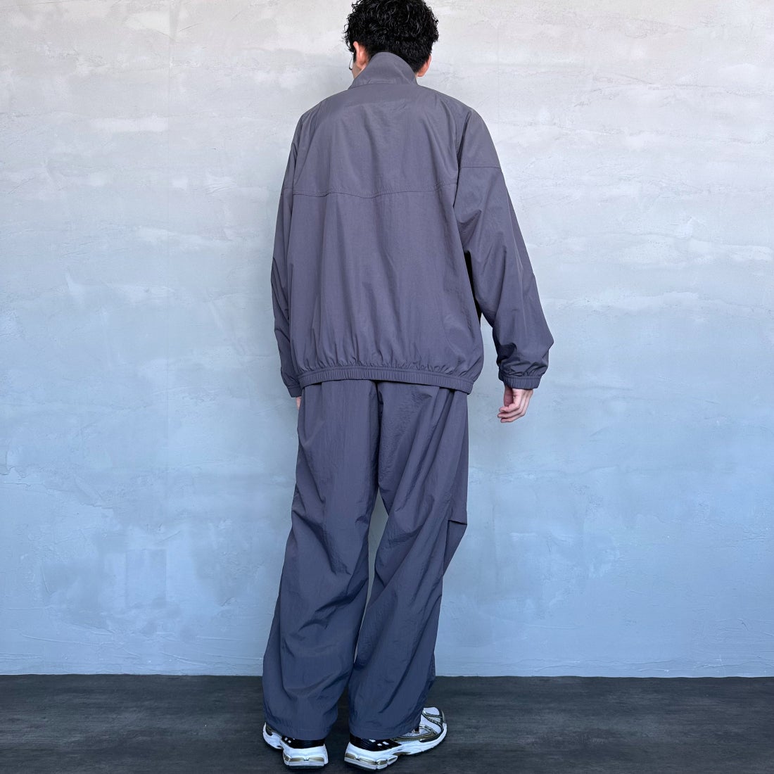 umbro [アンブロ] 別注 トレーニングナイロンパンツ [KBT58-NK-PT6-JF] GRAY &&モデル身長：168cm 着用サイズ：L&&