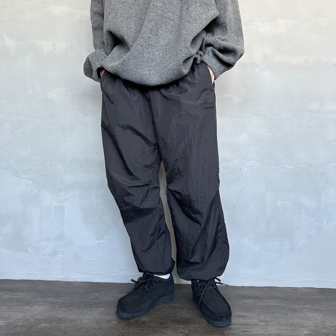 umbro [アンブロ] 別注 トレーニングナイロンパンツ [KBT58-NK-PT6-JF] BLACK &&モデル身長：168cm 着用サイズ：L&&