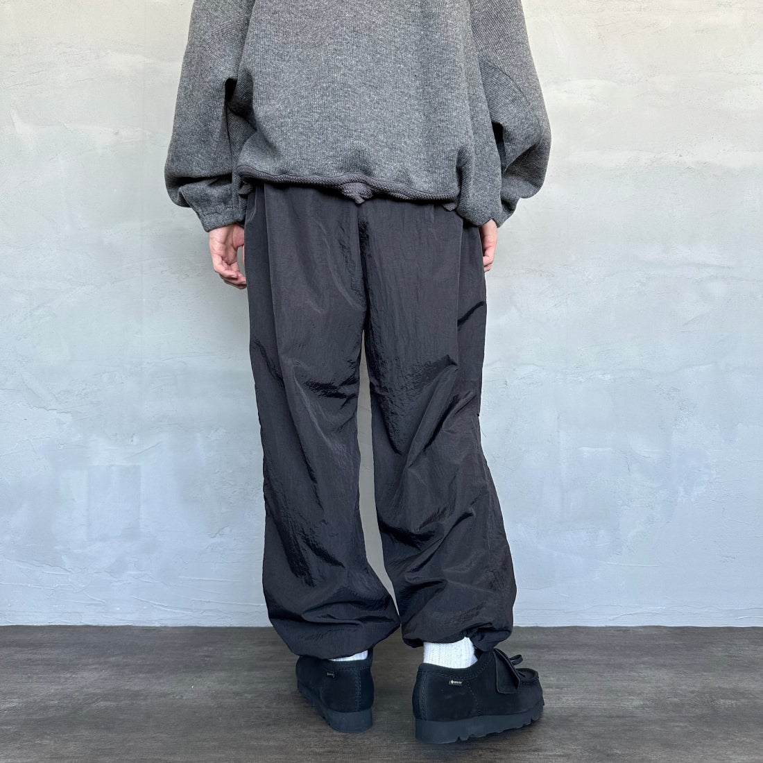 umbro [アンブロ] 別注 トレーニングナイロンパンツ [KBT58-NK-PT6-JF] BLACK &&モデル身長：168cm 着用サイズ：L&&