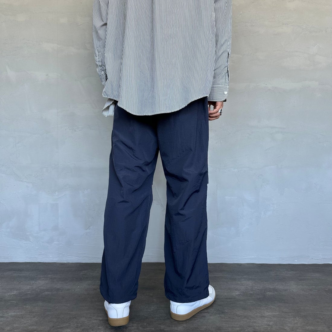 umbro [アンブロ] 別注 トレーニングナイロンパンツ [KBT58-NK-PT6-JF] NAVY &&モデル身長：179cm 着用サイズ：L&&