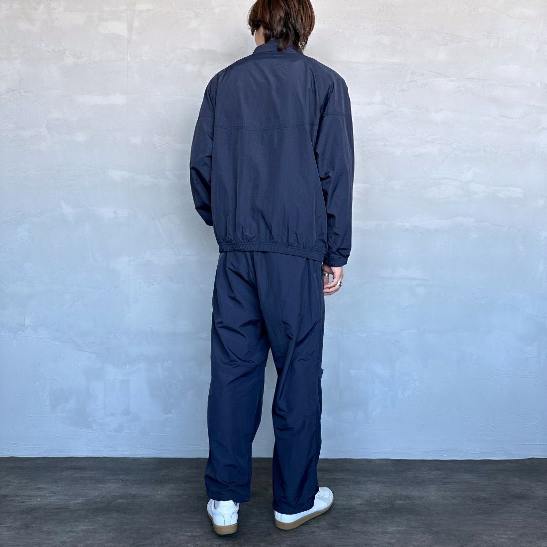 umbro [アンブロ] 別注 トレーニングナイロンパンツ [KBT58-NK-PT6-JF] NAVY &&モデル身長：179cm 着用サイズ：L&&