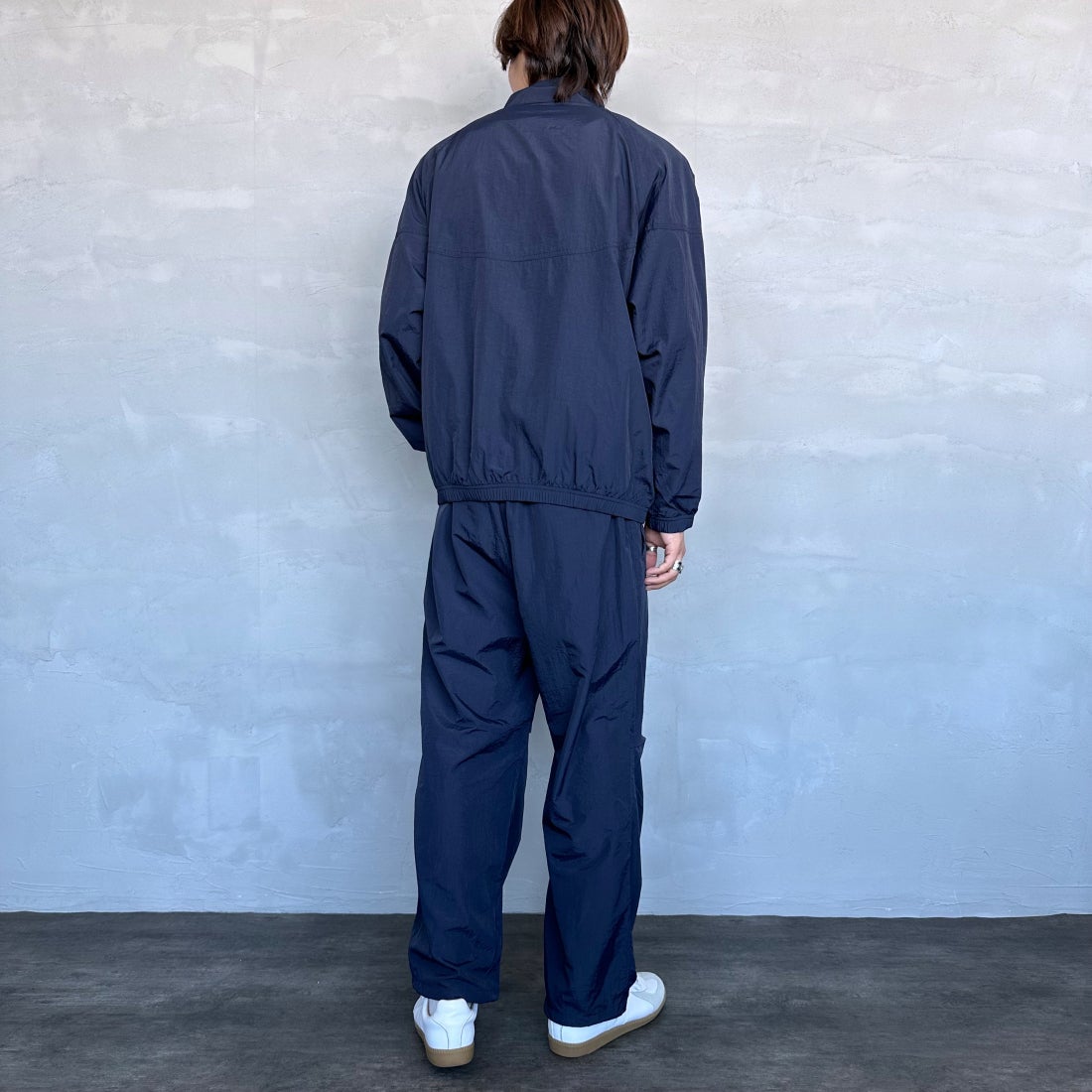 umbro [アンブロ] 別注 トレーニングナイロンパンツ [KBT58-NK-PT6-JF] NAVY &&モデル身長：179cm 着用サイズ：L&&