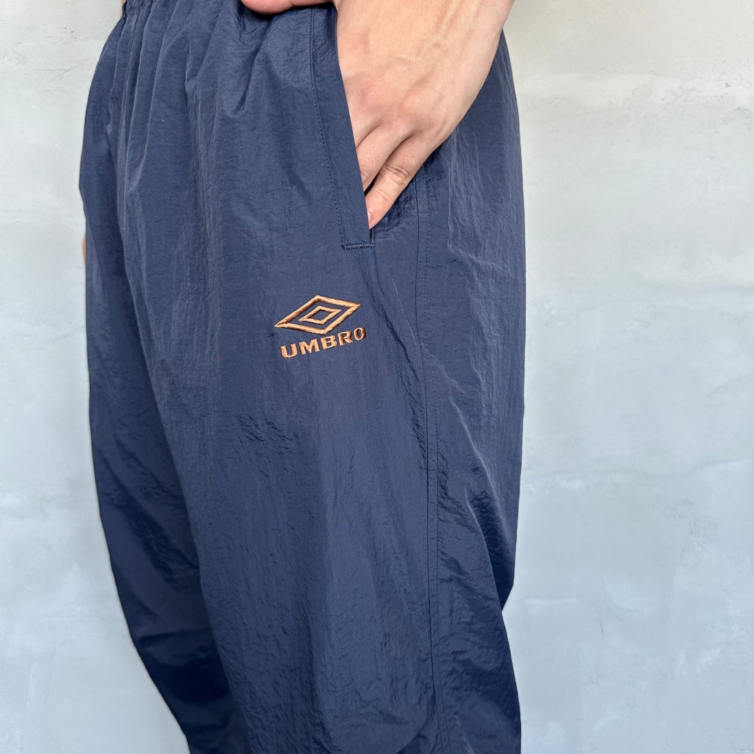 umbro [アンブロ] 別注 トレーニングナイロンパンツ [KBT58-NK-PT6-JF] NAVY